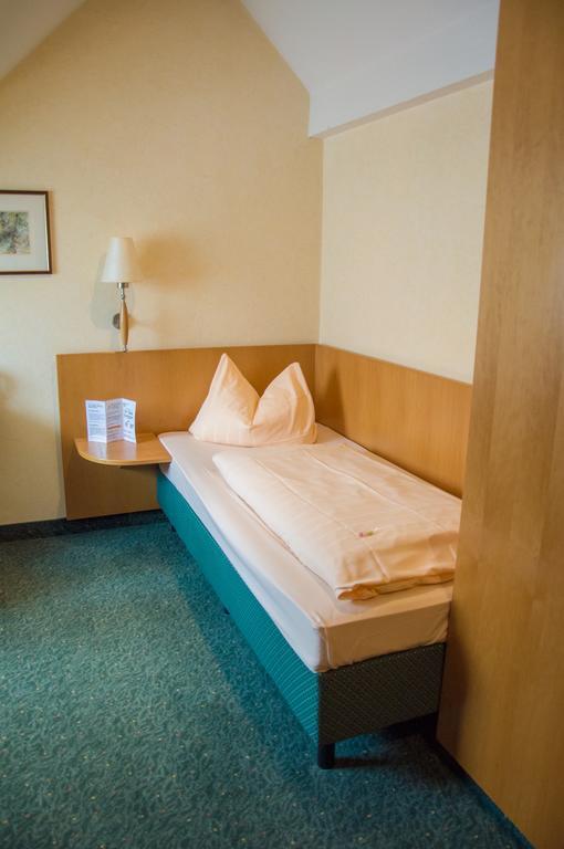 Domizil Alte Post Hotell Püttlingen Eksteriør bilde