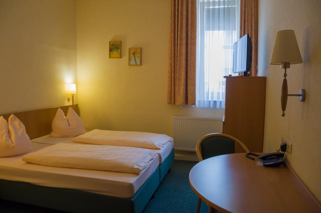 Domizil Alte Post Hotell Püttlingen Eksteriør bilde
