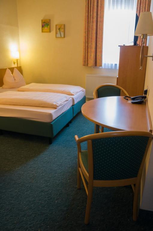 Domizil Alte Post Hotell Püttlingen Eksteriør bilde