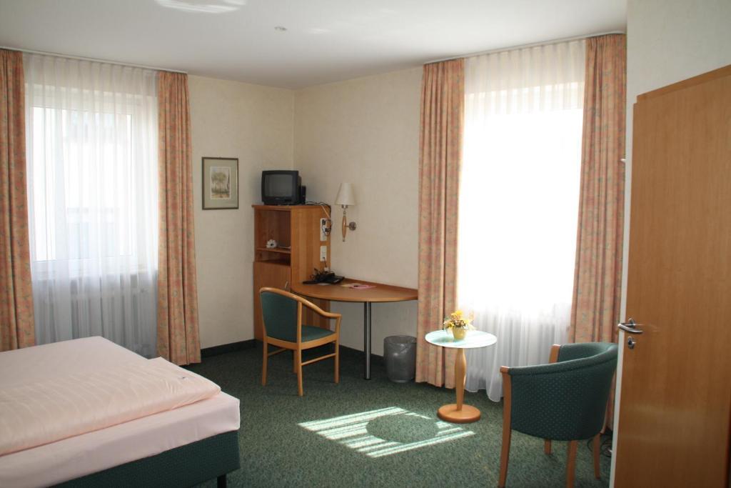 Domizil Alte Post Hotell Püttlingen Eksteriør bilde