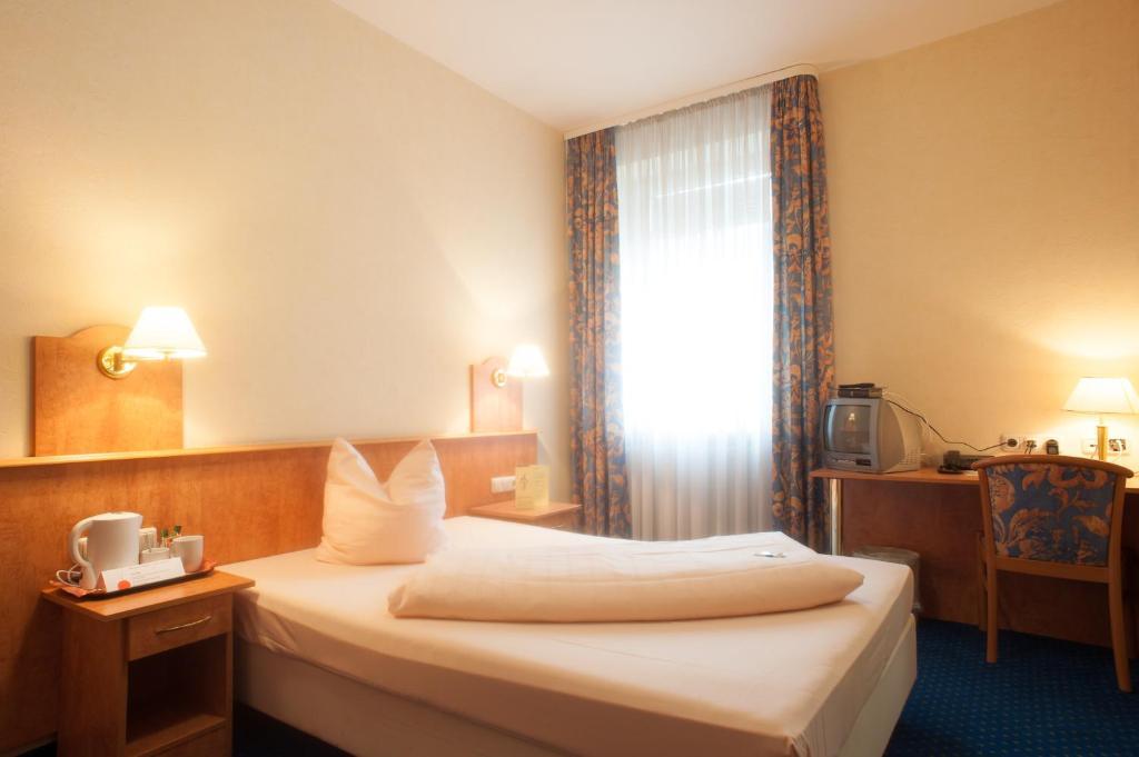 Domizil Alte Post Hotell Püttlingen Eksteriør bilde